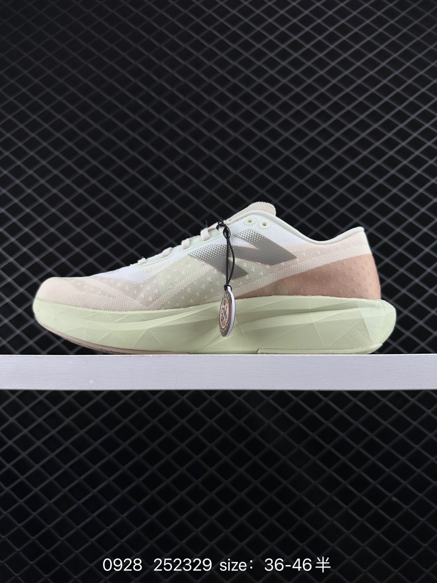 New Balance FuelCell SuperComp Trainer V2 NB